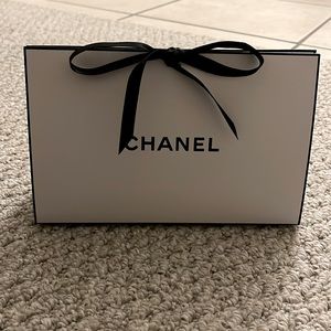 CHANEL Box